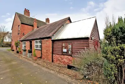 Image de Charming 3 Bed Home with Garden & Parking near Worcester