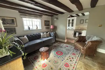 Image de Beautiful traditional heavily beamed cottage in the heart of a quaint village