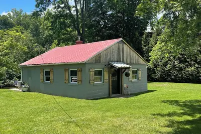 Image de Rustic cabin located in Eagle Rock, Va. on Craigs Creek with plenty of perks.