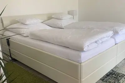 Image de 2 room apartment with terrace within walking distance to S-Bahn to Munich and lake