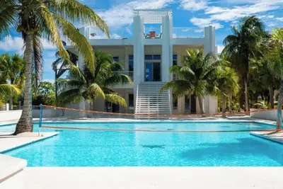Image de Calm Waters - A Luxury Beachfront Private Villa. No Crowds. Just Ocean.