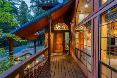 Image de Apple Blossom Lodge-Stylish Mountain Cabin