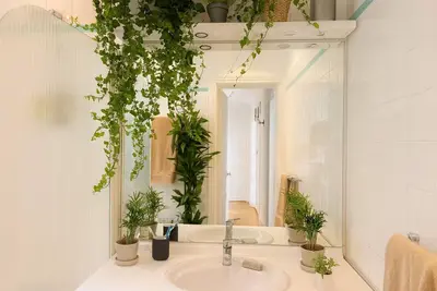 Image de Plant-Filled Paris Haven near Luxembourg Gardens