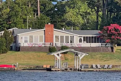 Image de Great Escape on Lake Greenwood Sc - comfortable lakefront home beautiful sunsets