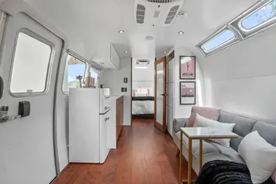 Image de All Season Luxury Airstream Glamping Unit 4 of 6, On-Site Hiking, Sauna, Ev