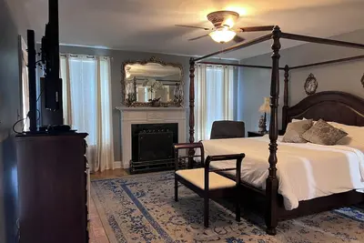 Image de Circa 1891 Historic Governors Inn now available for private stays or events