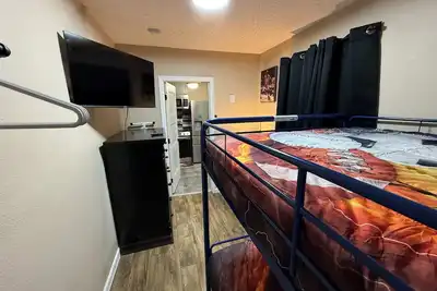 Image de Newly renovated two bedroom located in a nice quiet neighborhood.