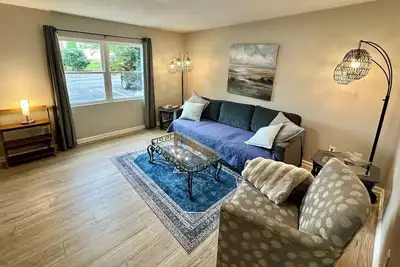 Image de Very Clean & Comfortable, King & Queen Beds & 2 Smart TVs in Ne Hickory, Nc