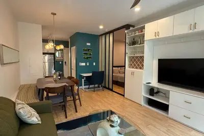 Image de Jr 1 Br w/ parking & a plunge in Design District
