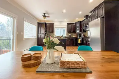 Image de Charming 4-bedroom house in Langford next to Thetis lake