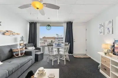 Image de 6701 Atlantic Ave, Unit 301