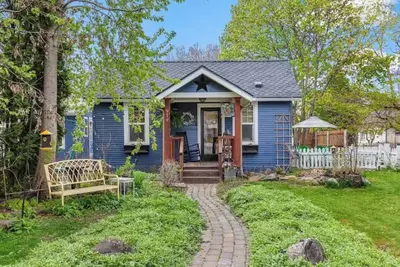Image de Charming Downtown Bungalow