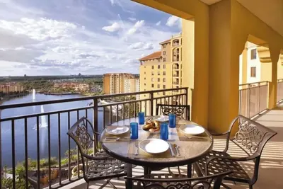 Image de Christmas at Disney! Spacious 2br Condo w/ Lazy Rivers, Pools, & Fireworks View