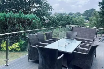 Image de Spacious Modern Creek View House