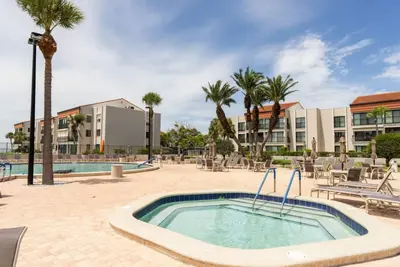 Private Beach • 2br • 90 Days