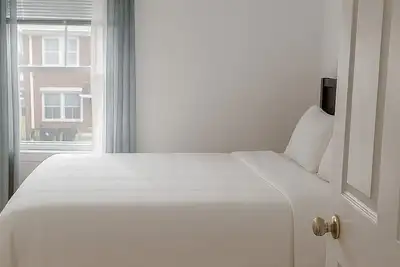 Image de \tSpacious 4br Retreat in Newark – Sleeps 10+, Near Nyc, American dream mall,