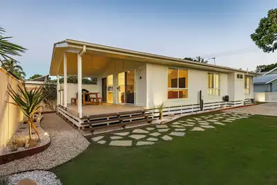 Image de The Little Tropicana - 4 Bedroom House In Town!