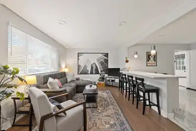 Image de Spacious Retreat: Patio, Games, and Quick to Den