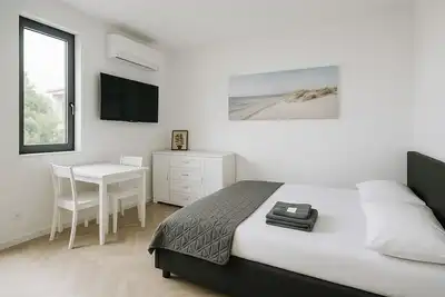 Image de 🛏 Apartment 1 - Anna-Nikola, Central Igalo, 5-Min to Beach