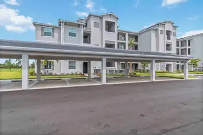 Image de 2 Bed-2 Bath condo in Wellen Golf