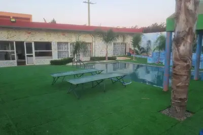Image de Logement familial climatisé jardin avec piscine privé