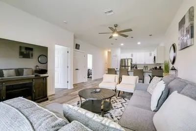 Image de Lehigh Acres Family Getaway w/ Lanai + Golf Nearby