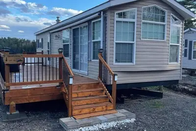 Image de Waterfront Campground With Parkmodel Home
