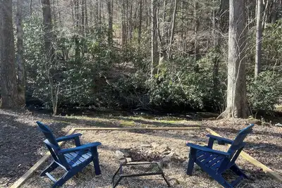 Image de Private Creek Cabin w/ Firepit + Direct Access