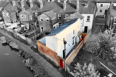 Image de Luxury Canal-side Cottage with Cosy Hot Tub