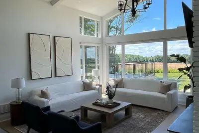 Image de Peaceful Country Escape | Smart Home, Near Wonderland & Lake Simcoe