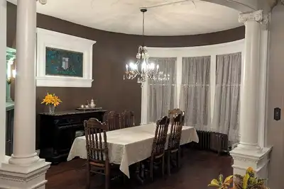 Image de Huge Elegant Victorian - 8 people