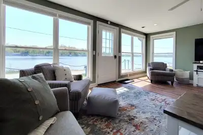 Image de The Laurabelle: Your Lakeside Sanctuary