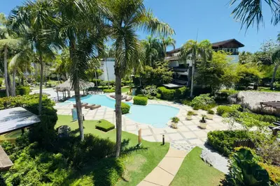 Image de Resort-Style Beachfront Living