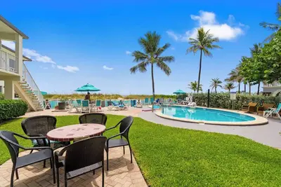 Image de Pool + Beachfront Steps to Sand!