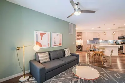 Image de Boulevard Stays Modern Roosevelt Row Suite 2br Pool, Gym 5