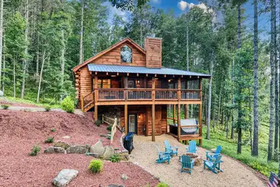 Image de Whimsical Ways - Hot tub, screen porch, unique