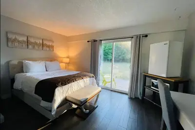 Image de Cozy Queen Suite – Peninsula Motel, Minutes from Wiarton Waterfront