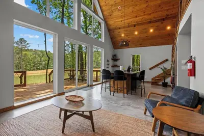 Image de Passion Flower, Luxury Lakefront Cabin at Sam Houston National Forest (Passion Flower)