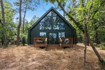 Image de Hummingbird, Luxury Lakefront Cabin at Sam Houston National Forest (Hummingbird)