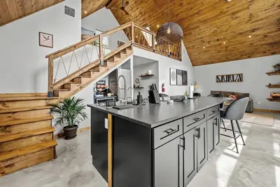 Image de Blue Jay, Luxury Lakefront Cabin at Sam Houston National Forest (Blue Jay)