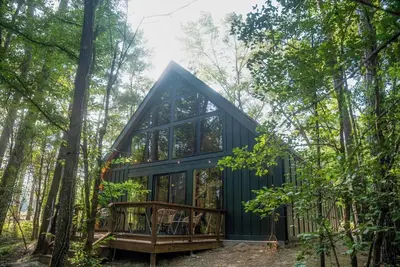 Image de Cardinal, Charming Two-Bedroom Lakefront Cabin with Firepit (Cardinal)