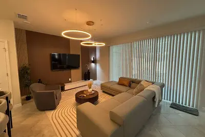 Image de 5 Bedrooms / 4. 5 Baths / Windsor Cay (16146cc)