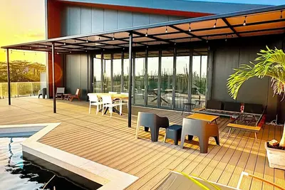Image de Villa with a pool and views of the island and the ocean. A Home that feels good.
