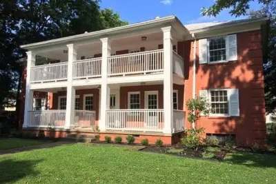 Image de Superb apartment with charming Evansville, Ac & Modern Amenities
