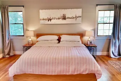 Image de White Oak Farmhouse w/ Private Yard 4bdrm sleeps 8