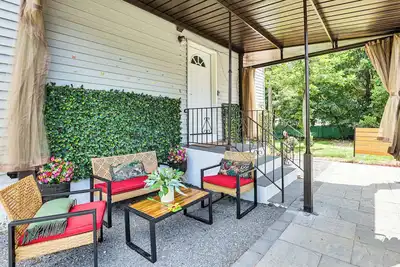 Image de 2 Mi to The Marketplace: Spring Valley Apartment