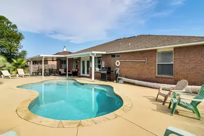 Image de Outdoor Oasis: Group Getaway in Pensacola!