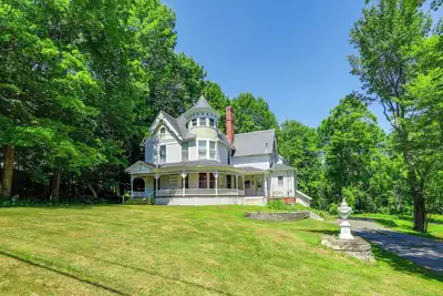 Image de 2-Acre Property: Victorian Home in Brownville!