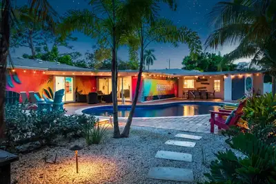 Image de 6br Htd Pool, Tiki Hut, Mini golf, 8 min to Beach