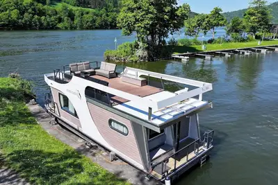 Image de Your dream home on the water!